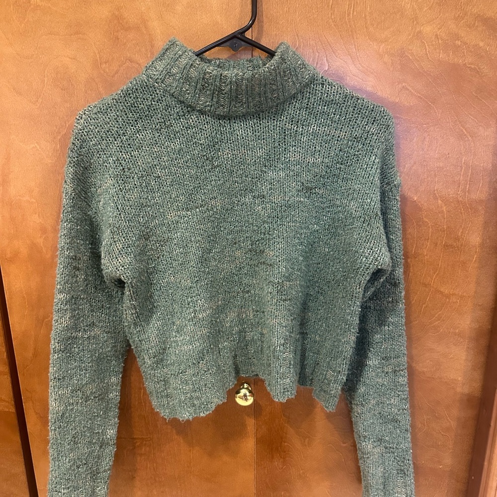 Elegant green Turtleneck Sweater